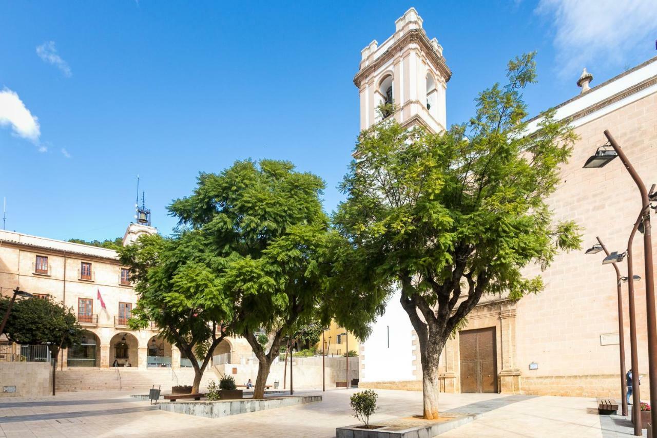 Estudios Ramon Llull Dénia Buitenkant foto