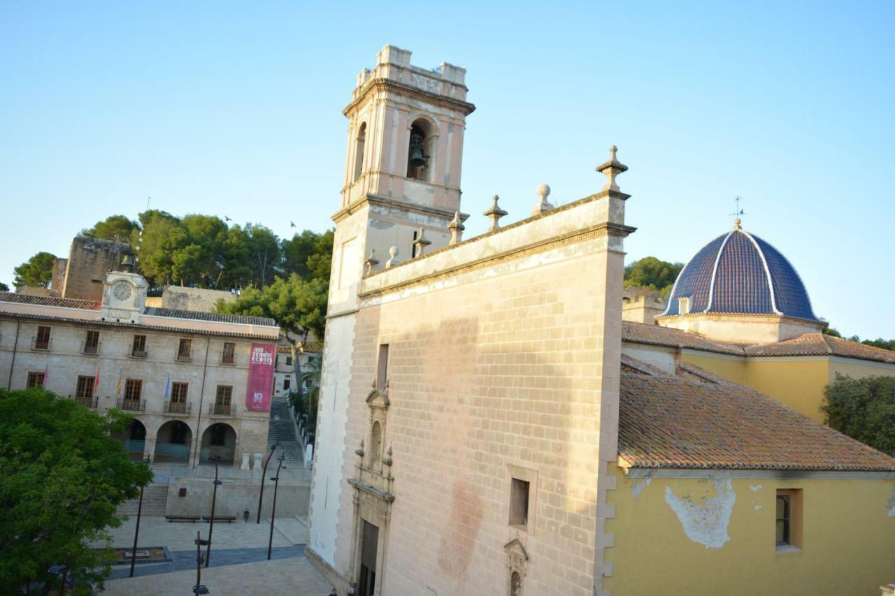 Estudios Ramon Llull Dénia Buitenkant foto