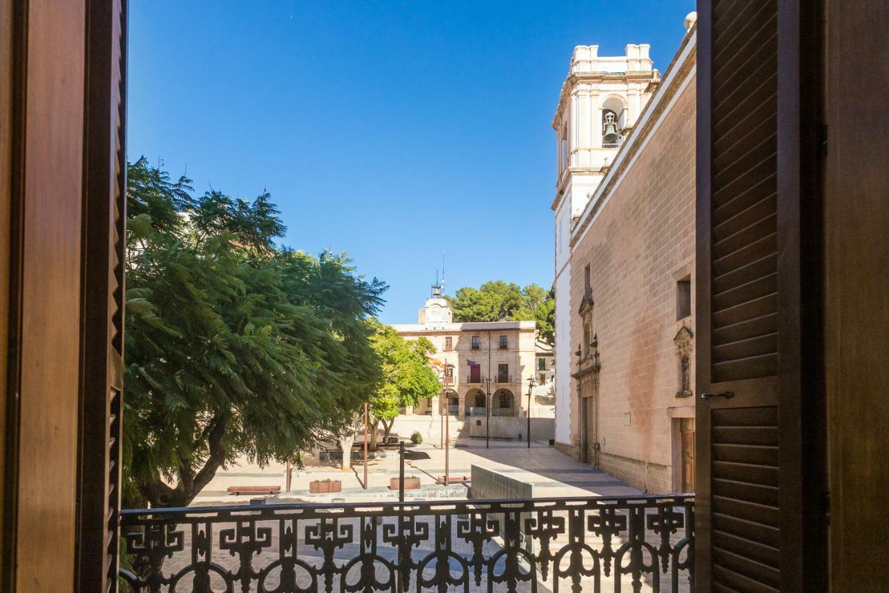 Estudios Ramon Llull Dénia Buitenkant foto
